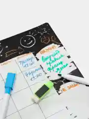 Черный планинг магнитный на месяц "Граффити" с 2 маркерами, 30 х 21 см