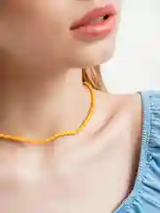 Желтый колье-чокер из бисера