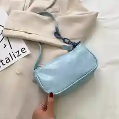 Кожаная сумка женская с цепочкой