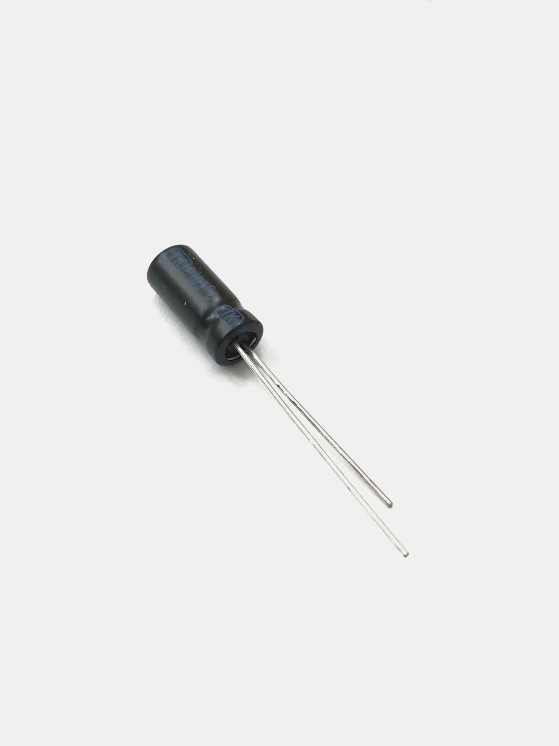 5 штук 220мкФ 16в Конденсатор электролитический 220UF 16V 105C 6х11 TK JAMICON