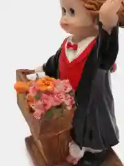Фигурка "Школьница с поднятой рукой за кафедрой"