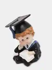 Фигурка "Школьник сидит с книгой"