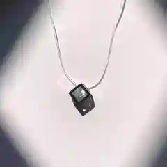 Серый меланж колье на леске с цирконом