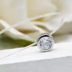 Прозрачный колье на леске с цирконом