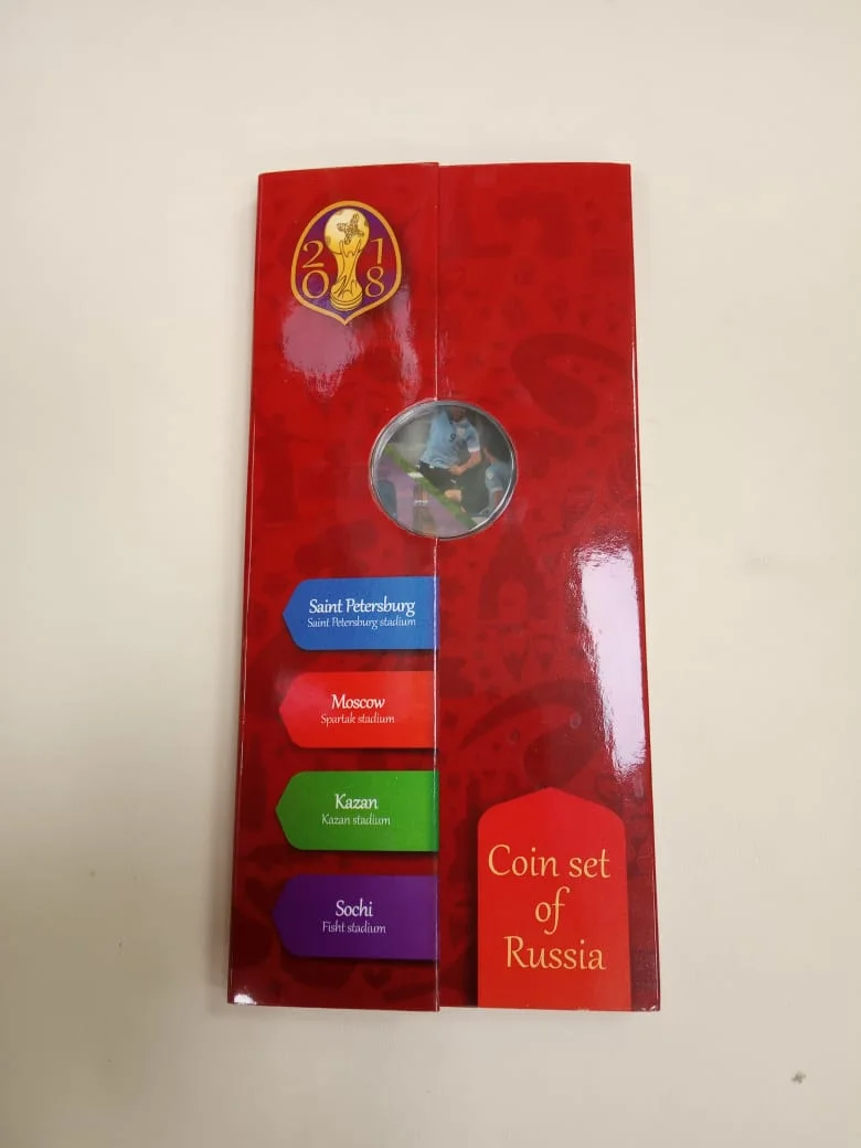 Красный альбом для монет, посвященных ЧМ по футболу 2018 года