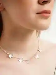 Цепочка с подвесками в форме бабочек
