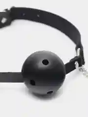 Черный кляп в рот для интимных игр