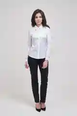 Классическая белая блузка с длинным рукавом