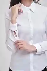 Классическая белая блузка с длинным рукавом