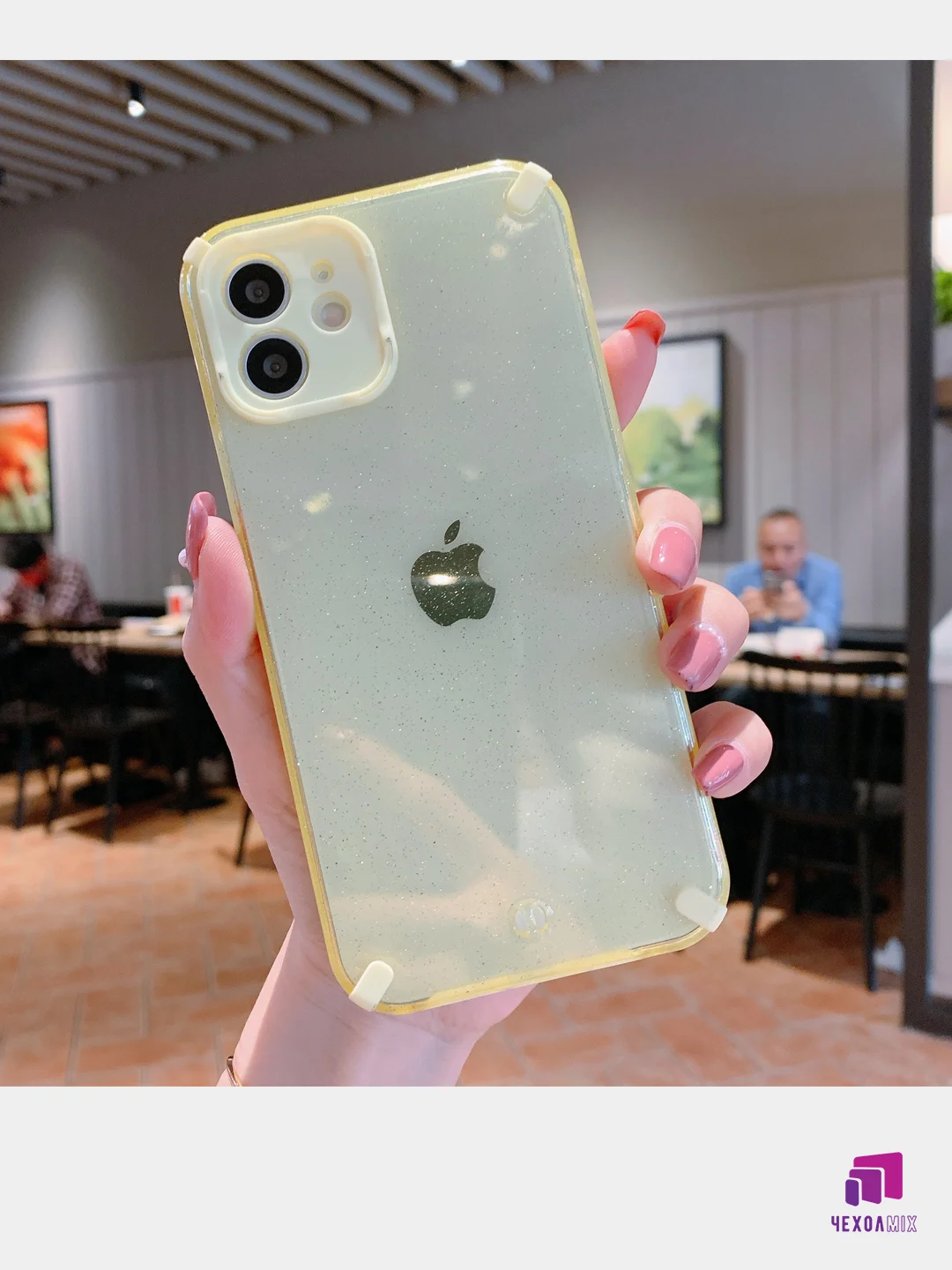 Желтый чехол для iPhone  12  с  блестками