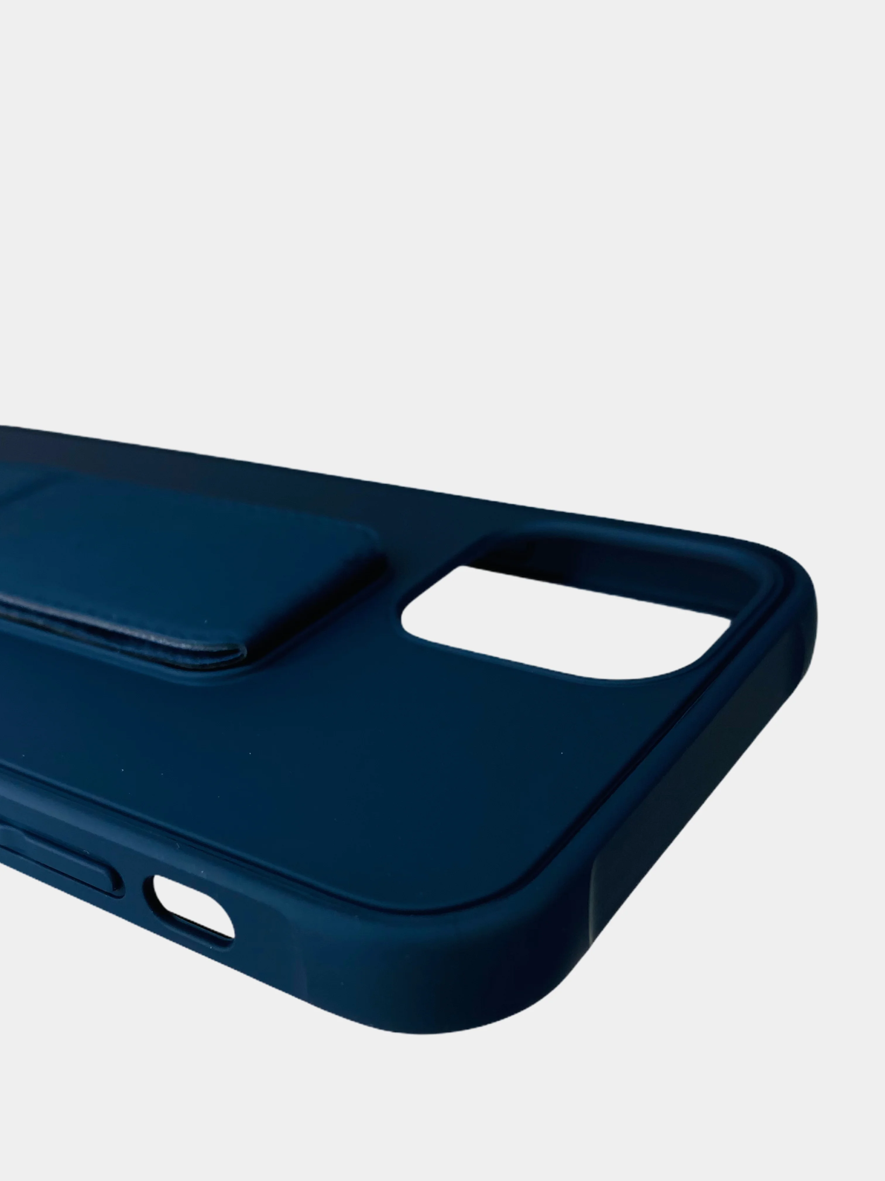 Чехол Apple iPhone 12 (6,1) / 12 Pro силиконовый под кожу с подставкой