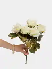 Белый букет искусственных цветов "Розы"