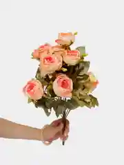Розовый букет искусственных цветов "Розы"