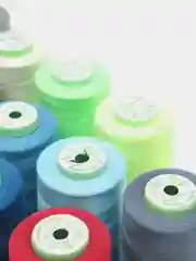 Нитки большие разных цветов для шитья и оверлока