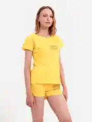 Женский спортивный костюм: футболка и шорты