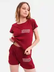 Женский спортивный костюм: футболка и шорты