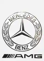 Золотой металлическая наклейка-стикер "Mercedes AMG" на телефон / авто