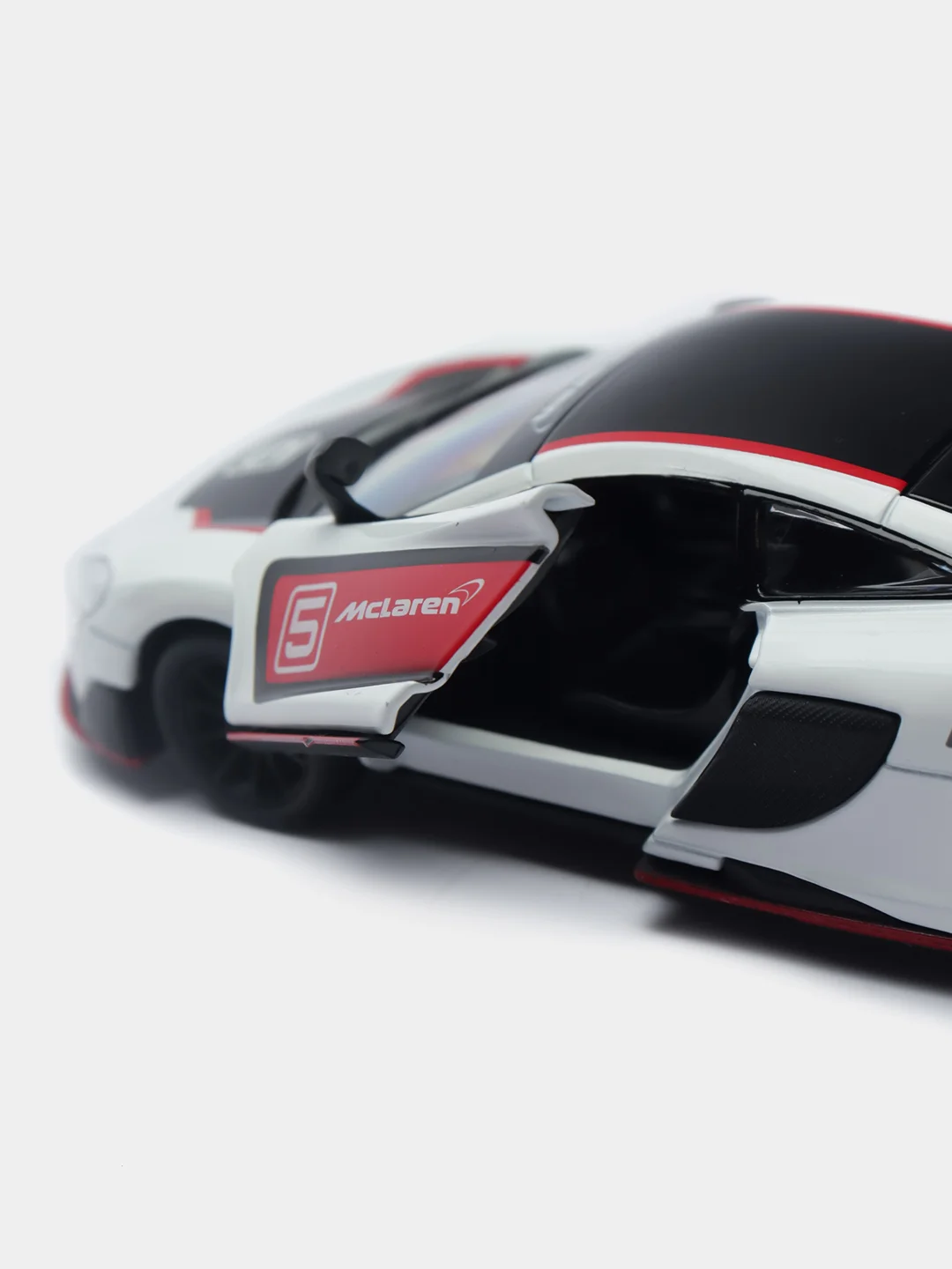 Белый mclaren 675LT with printing KINSMART KT5392DF