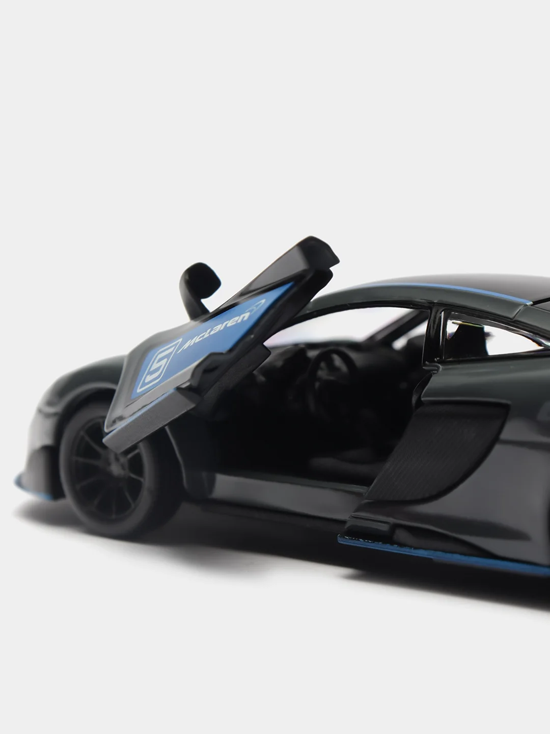 Белый mclaren 675LT with printing KINSMART KT5392DF