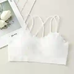 Белый женский топ с кружевами