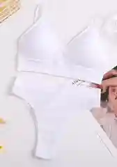 Белый комплект бесшовного нижнего белья, топ и трусы