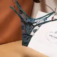 Зеленый эротические женские кружевные трусы стринги