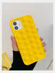 Желтый чехол антистресс пупырка поп ит pop it для iPhone 12 12 Pro на айфон