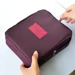 Багровый органайзер для косметики. Косметичка, дорожная косметичка.