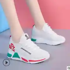 Белый кроссовки женские дышащие
