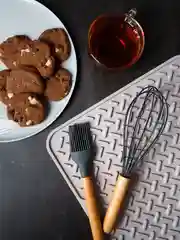 Серый силиконовый коврик для сушки посуды DOMFORT