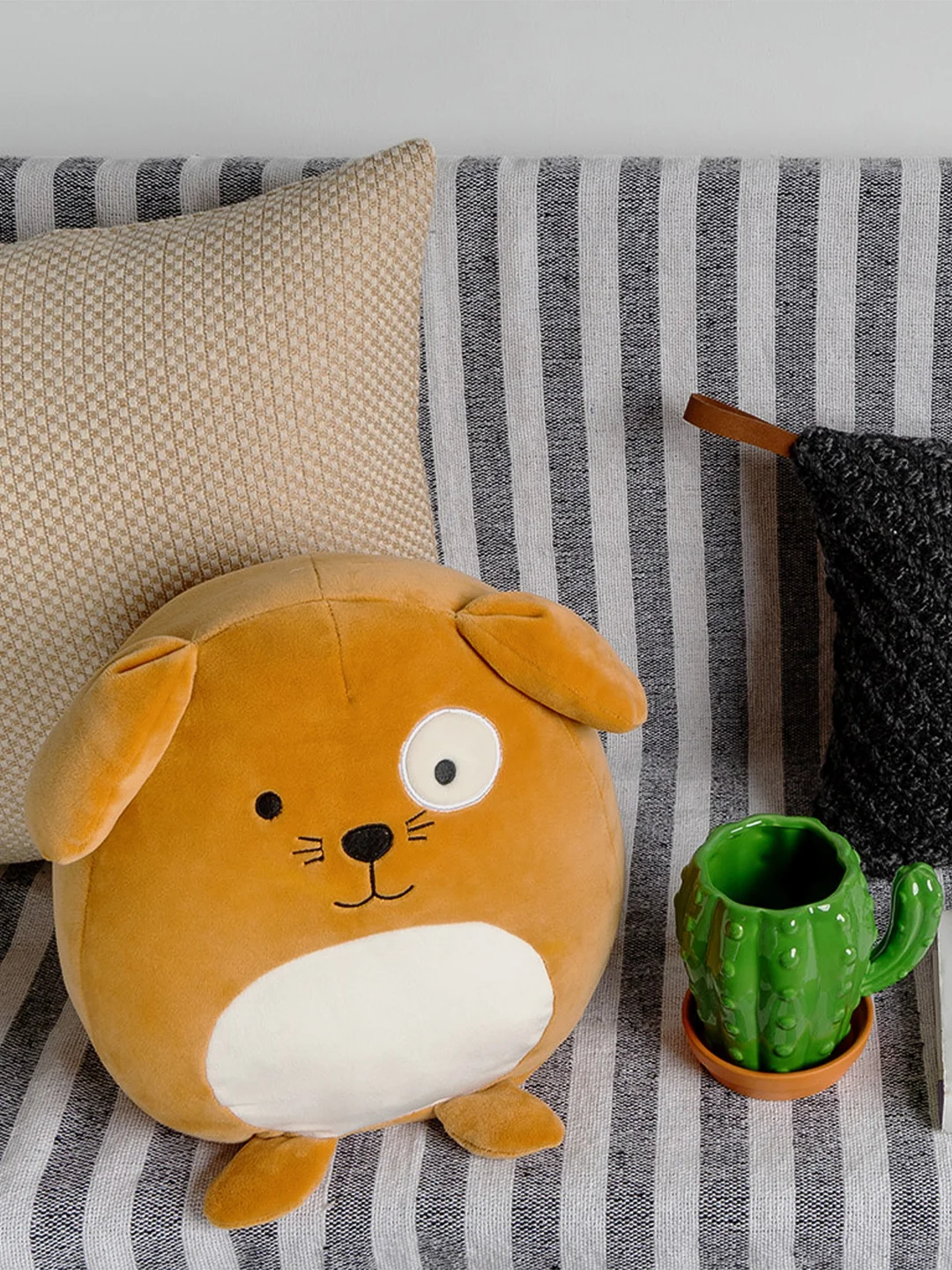 Подушка диванная Balvi "Woof! ", коричневая