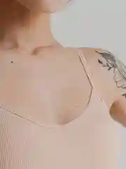 Бежевый топ спортивный, укороченный
