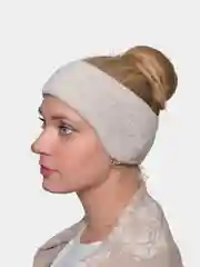 Бежевый повязка на голову, теплая, вязаная с ушами.