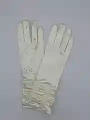 Бежевый перчатки атласные,нарядные,без подкладки.