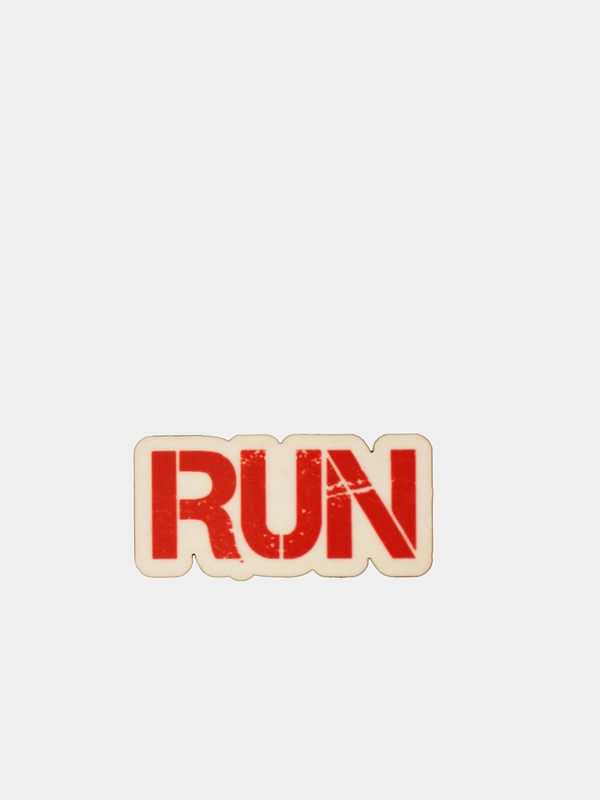 Значок деревянный "RUN"