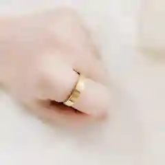 Женское обручальное кольцо