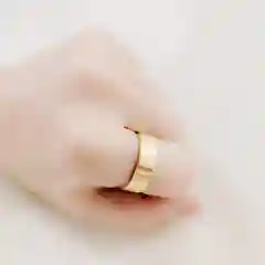 Женское обручальное кольцо