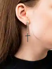 Серебряный серьга-крест из стали