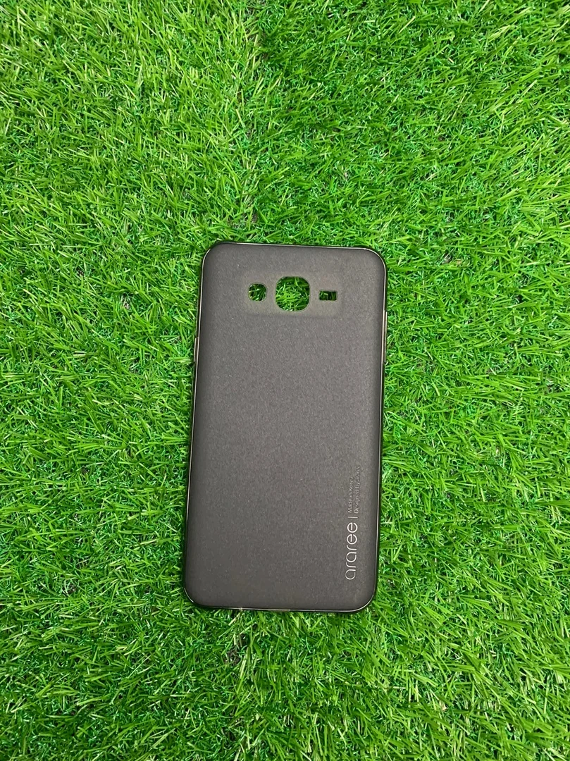 Черный чехол накладка для Samsung Galaxy J7 neo / Samsung J7 2015