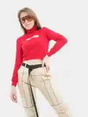 Красный топ с длинными рукавами