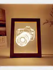 Коричневый светильник-ночник светодиодный LED в рамке из натурального дерева