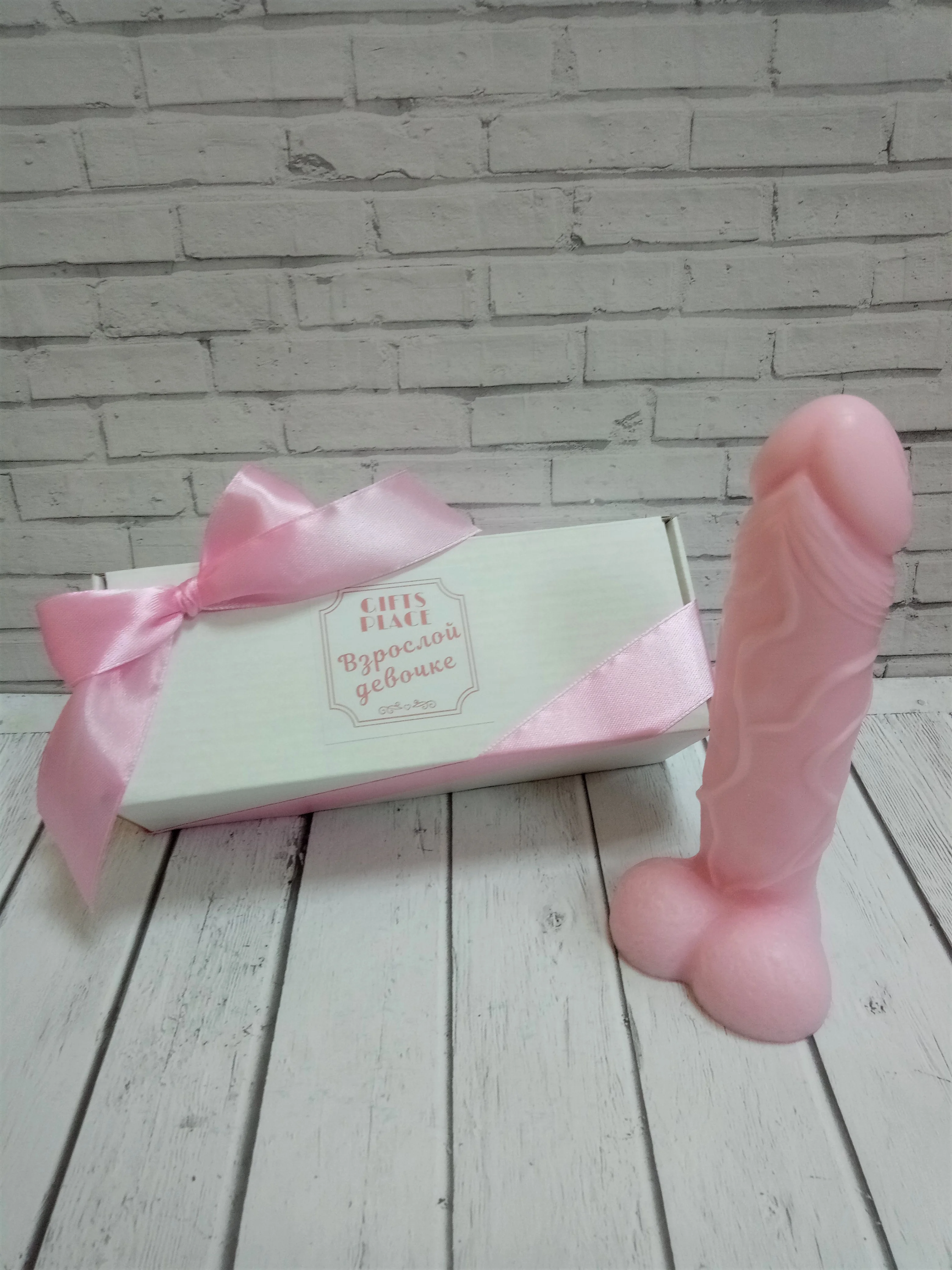 Розовый мыло ручной работы Gifts Place "Пенис", в подарочной упаковке, 16 см