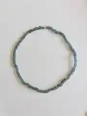 Серый чокер из бисера