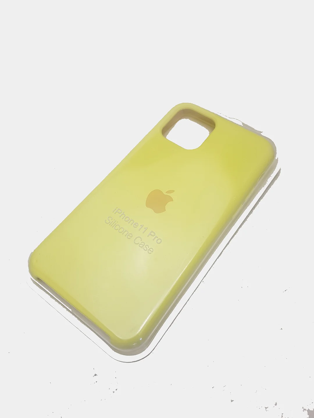 Желтый чехол силиконовый на iPhone 11 Pro