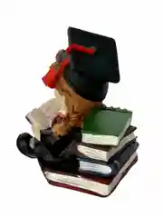 Фигурка "Школьница на стопке книг"