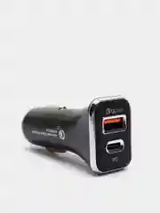 Черный автомобильное зарядное устройство в прикуриватель с выходами USB и Type-C