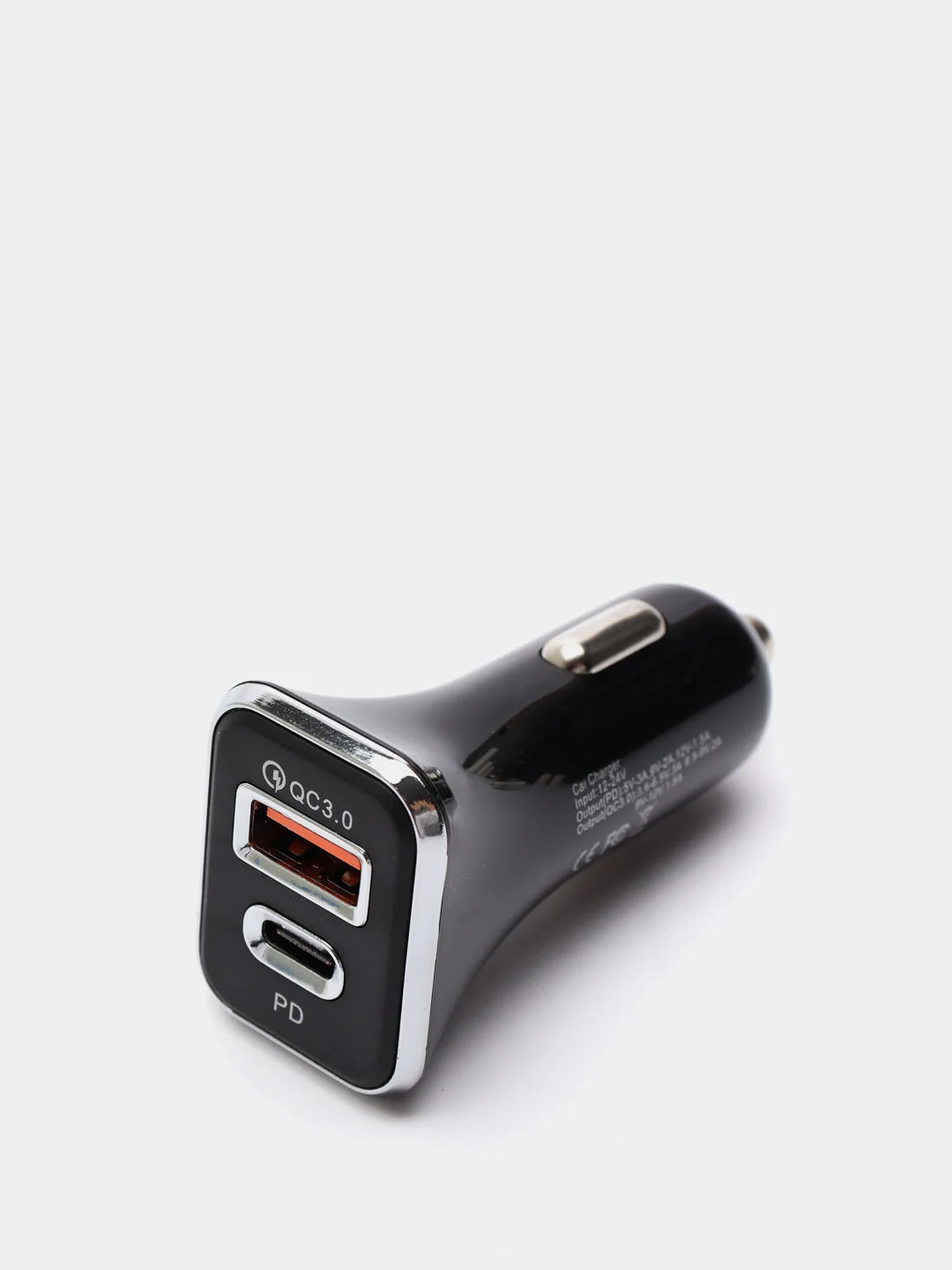 Белый автомобильное зарядное устройство в прикуриватель с выходами USB и Type-C