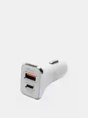 Белый автомобильное зарядное устройство в прикуриватель с выходами USB и Type-C