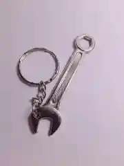 Серый брелок "Инструменты"