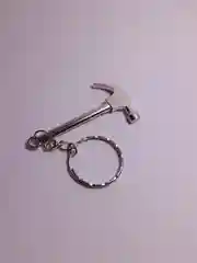 Белый брелок "Инструменты"